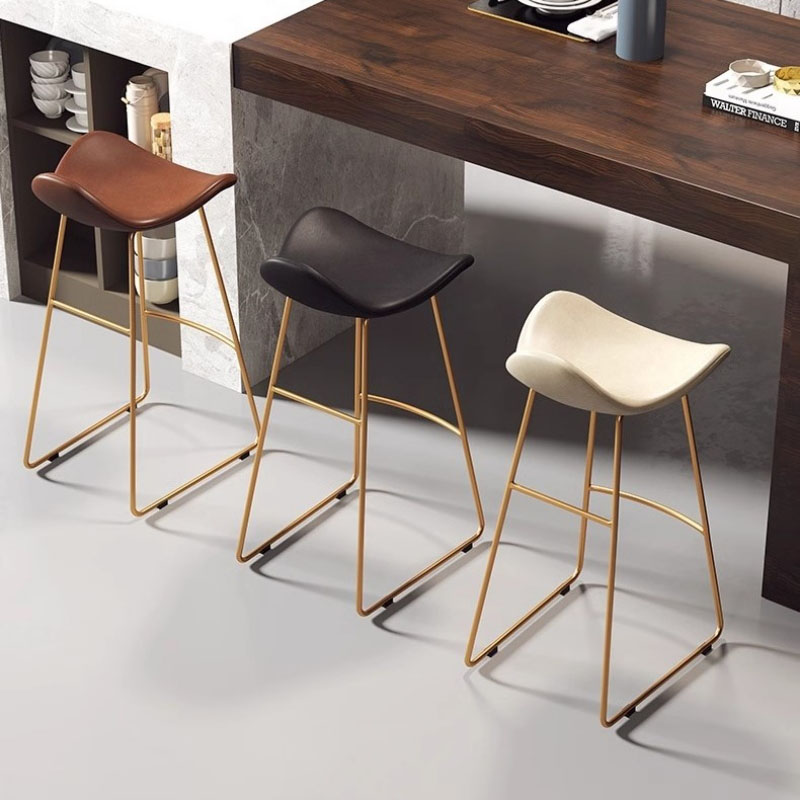 Ghế bar nệm da chân tháp thời trang hiện đại GB662