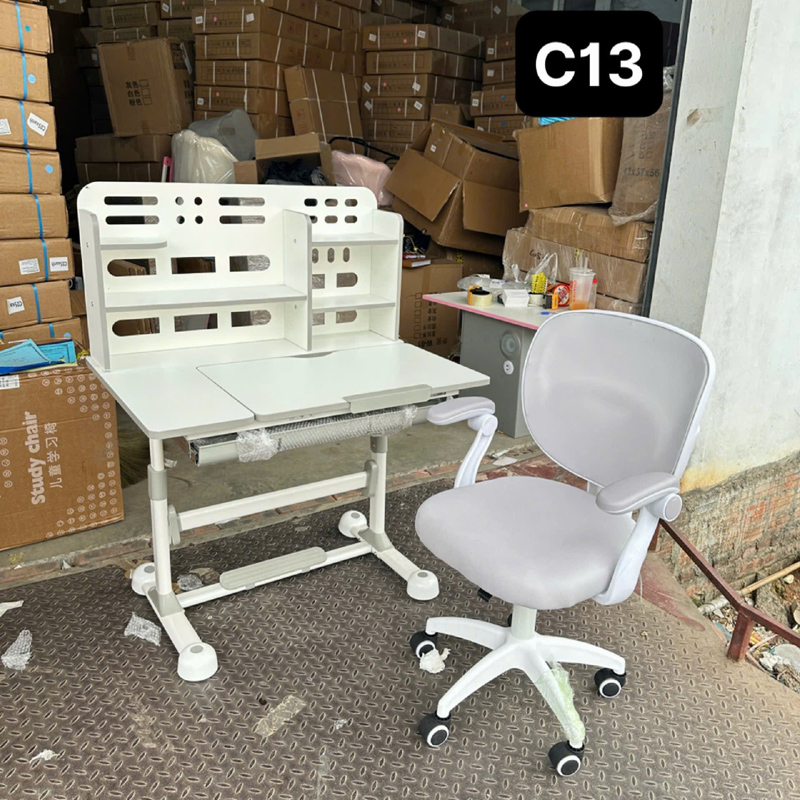 Bộ bàn học trẻ em C13 ghế xoay 360 độ có bánh xe, nâng hạ linh hoạt BH340